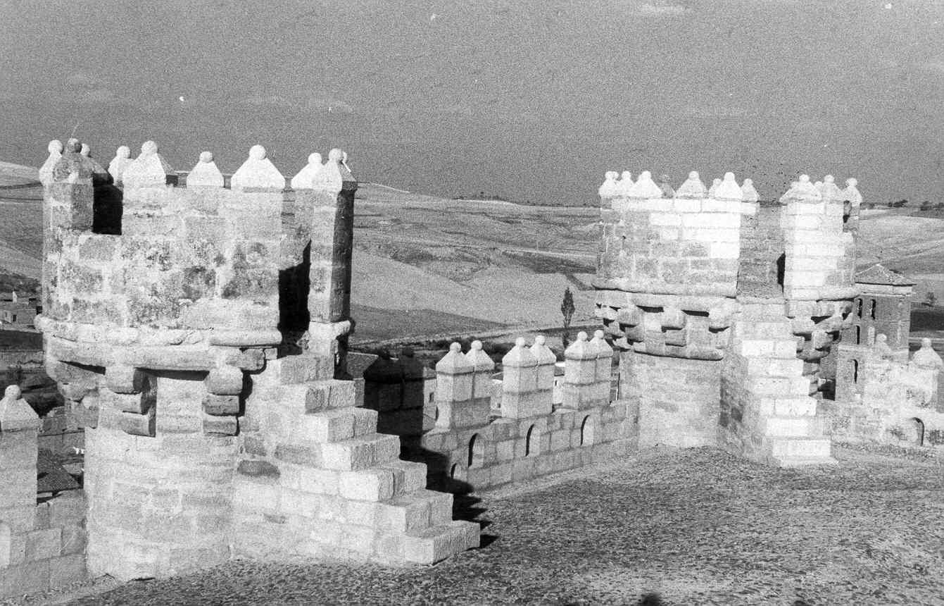 Fuensaldaña, Castillo de Asociación española de amigos de los